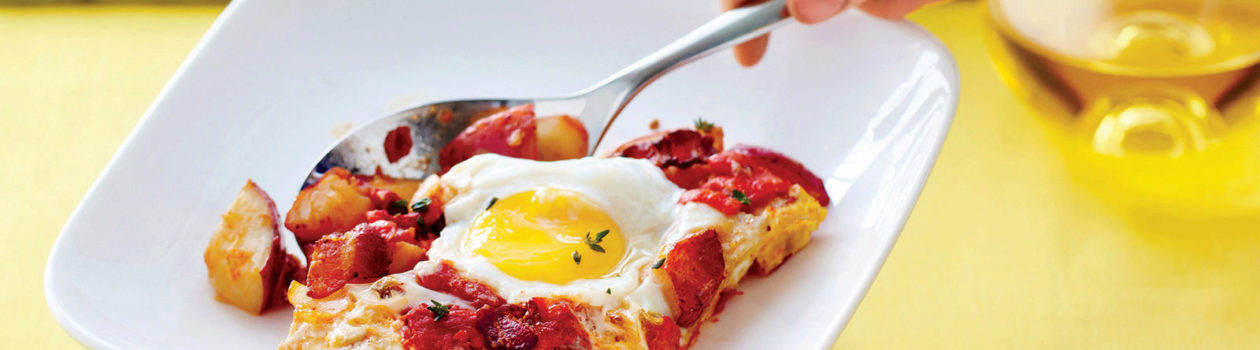 baked-eggs-potato-bacon-tomato