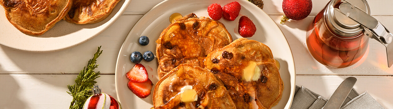 Gingerbread-chocolate chip pancakes